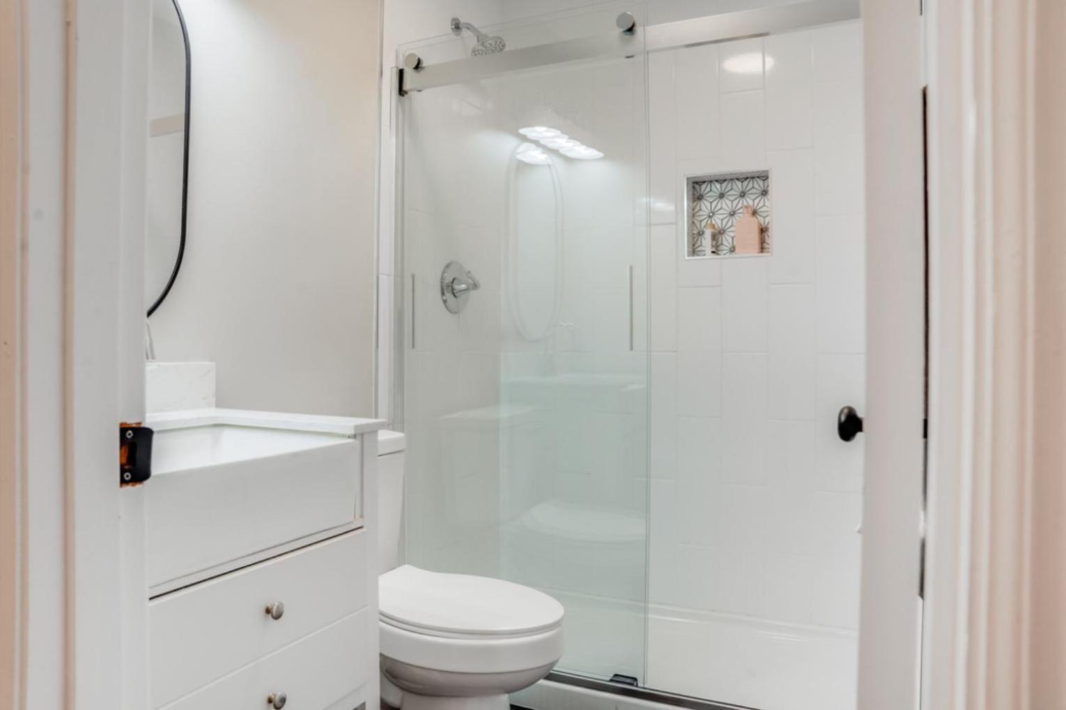 Holiday home Charming 4-bed With Modern Touches & Porch