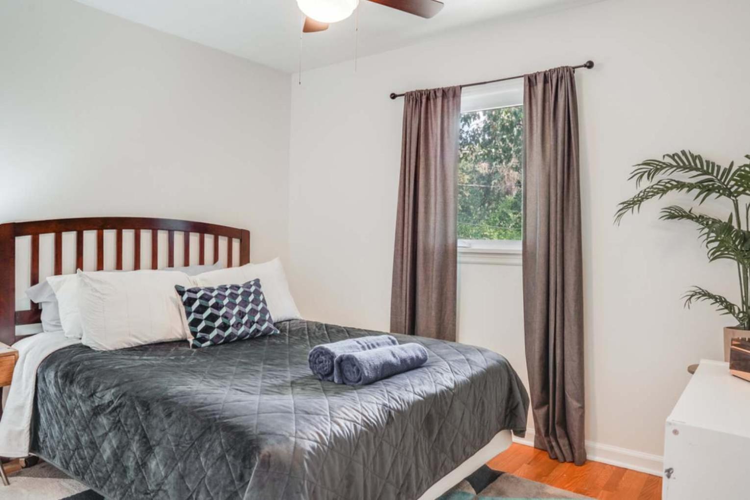 Charming 4-bed With Modern Touches & Porch Louisville