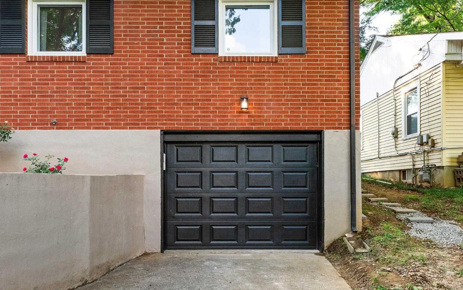 Holiday home Charming 4-bed With Modern Touches & Porch Louisville