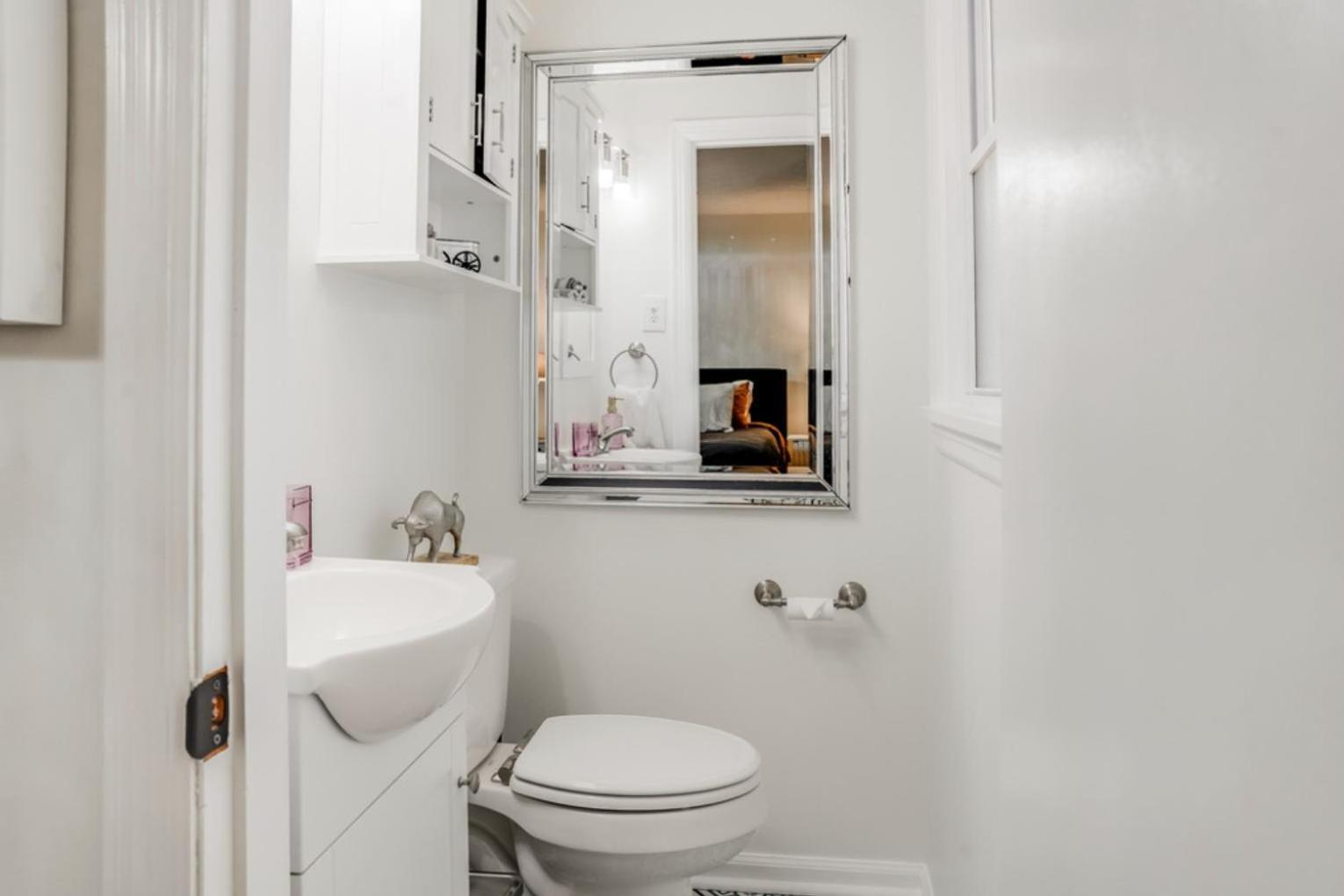 Charming 4-bed With Modern Touches & Porch