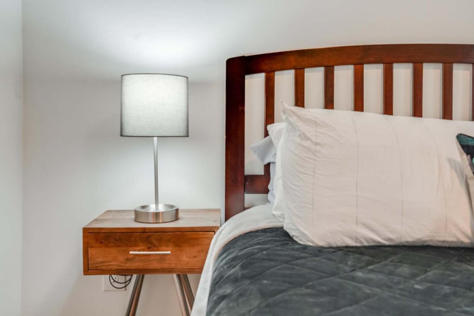 Charming 4-bed With Modern Touches & Porch Holiday home *