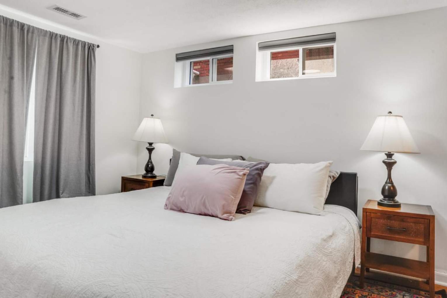 Charming 4-bed With Modern Touches & Porch * Louisville