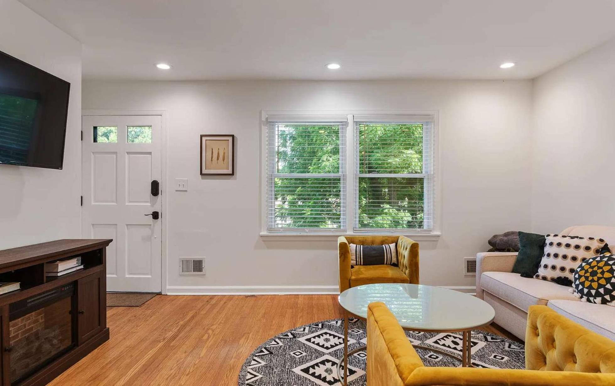 Charming 4-bed With Modern Touches & Porch Louisville